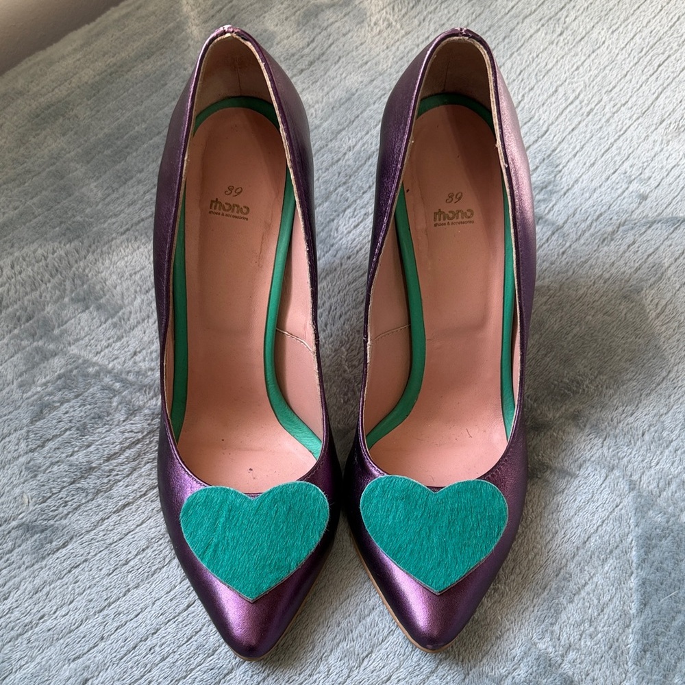 Rhono brand metallic purple pumps w/ green heart size 39